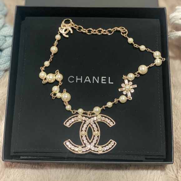 CHANEL Jewelry - Chanel Necklace CC logo with pearls